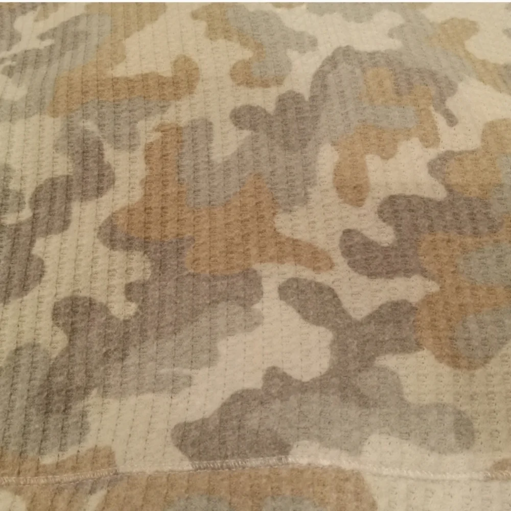 Bundle of 2 Camo Long Sleeve Light Sweaters - Picture 7 of 8